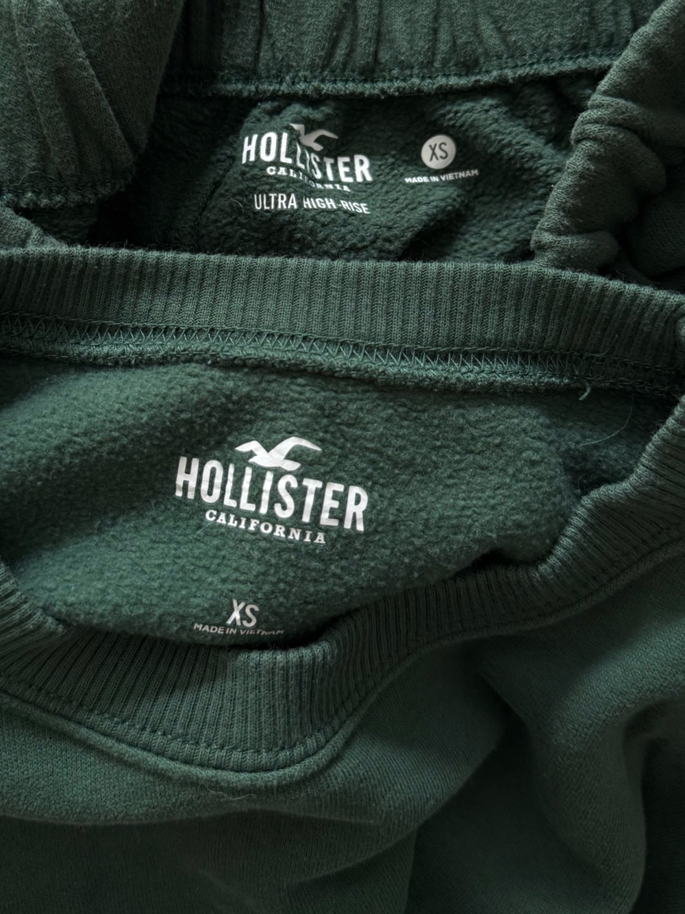 Hollister Cropped Matching Set - Picture 2 of 2